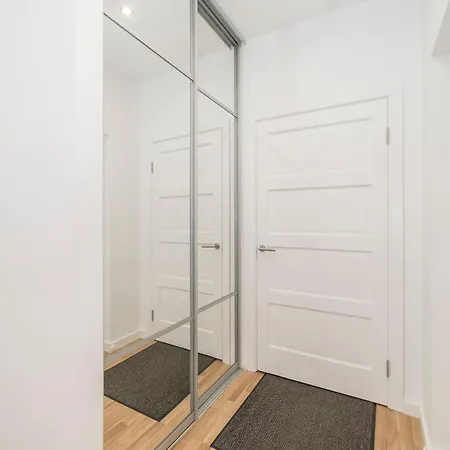 Families & Groups 3 Bedrooms Free Parking דירה ריגה