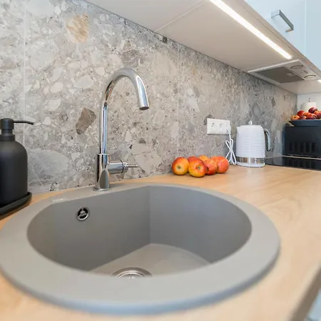 Families & Groups 3 Bedrooms Free Parking דירה *